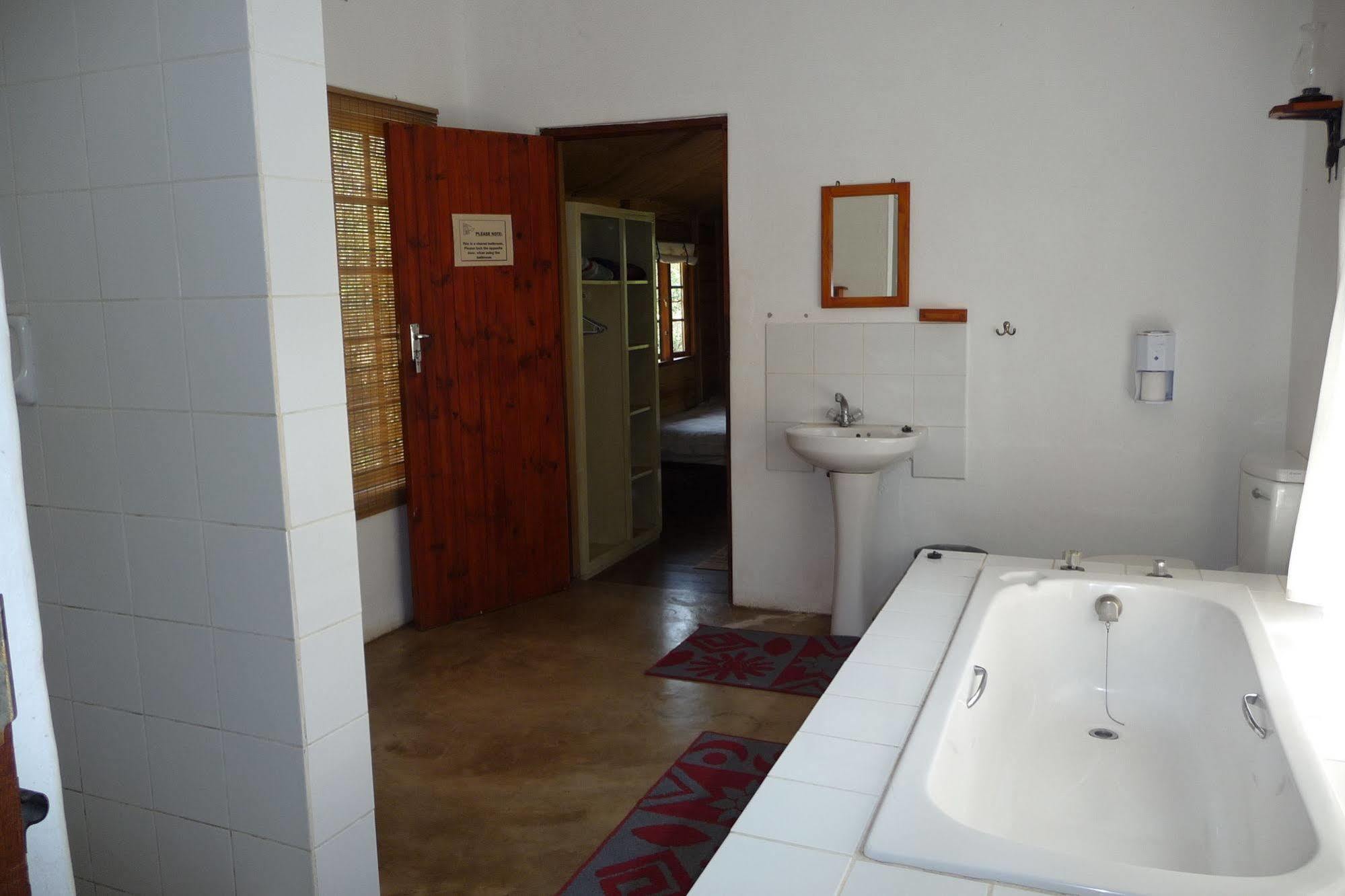 Isinkwe Backpackers Bushcamp Hotel Hluhluwe Exterior foto