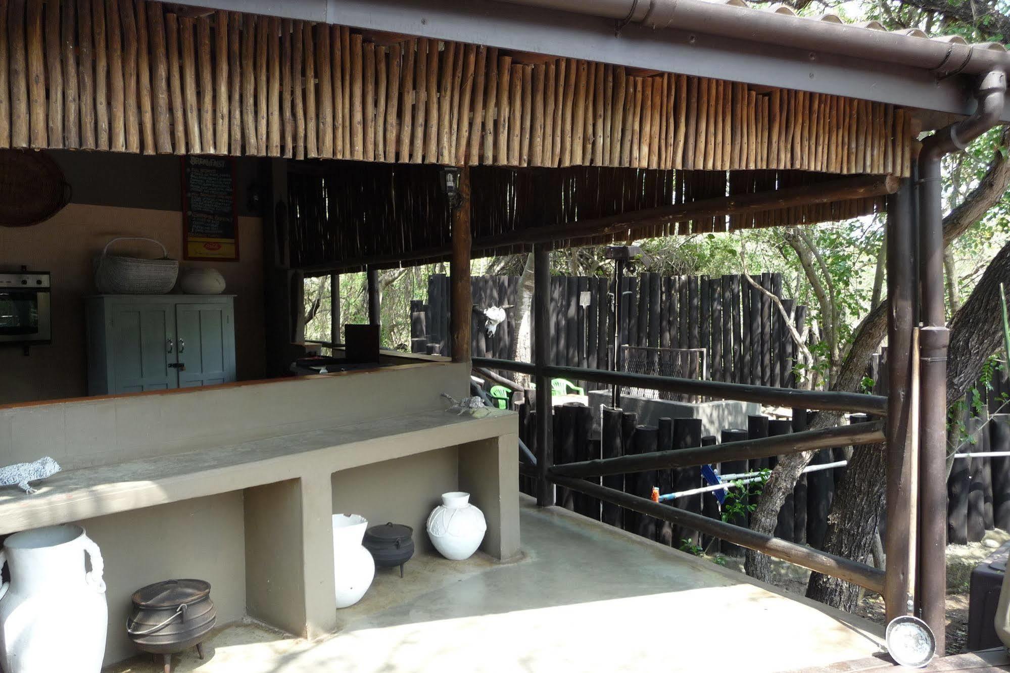 Isinkwe Backpackers Bushcamp Hotel Hluhluwe Exterior foto