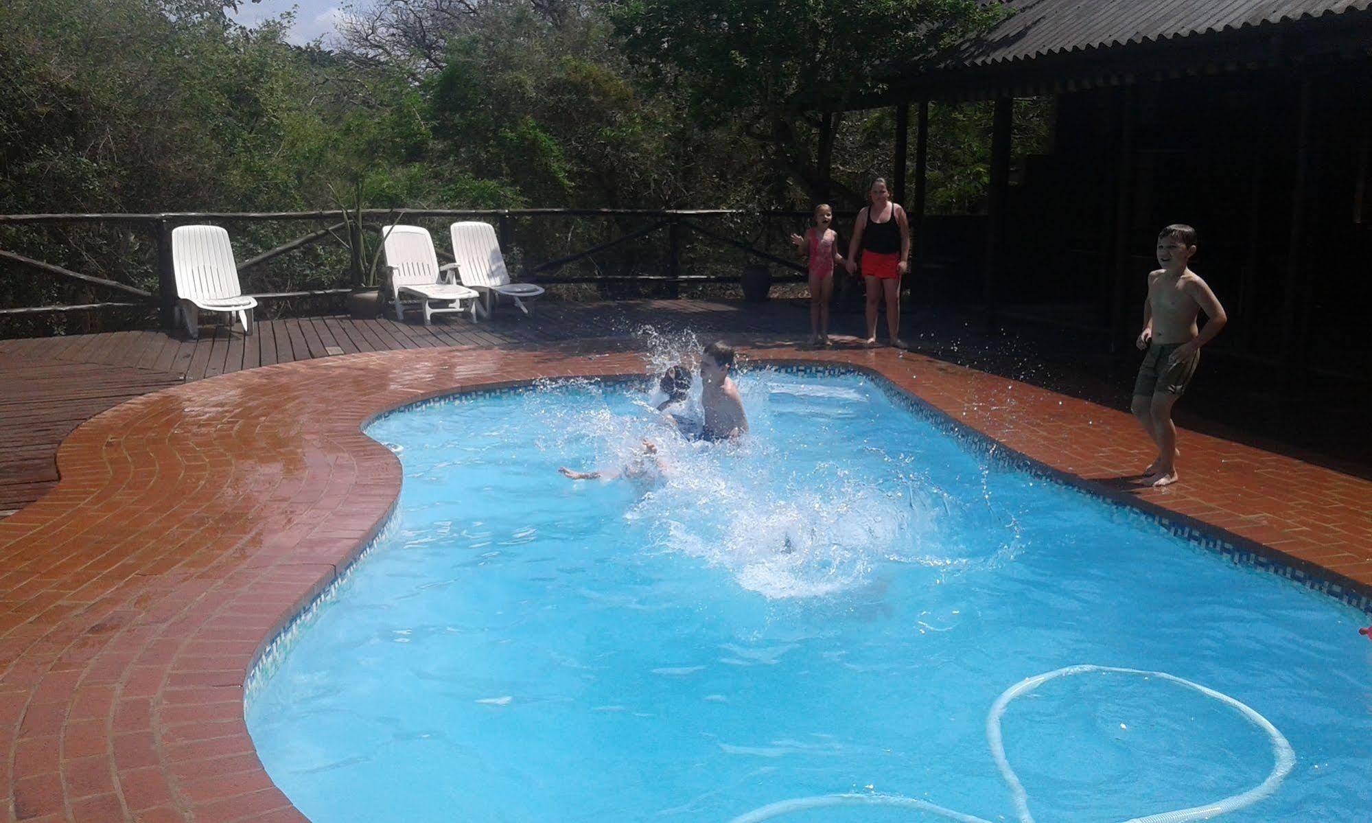 Isinkwe Backpackers Bushcamp Hotel Hluhluwe Exterior foto